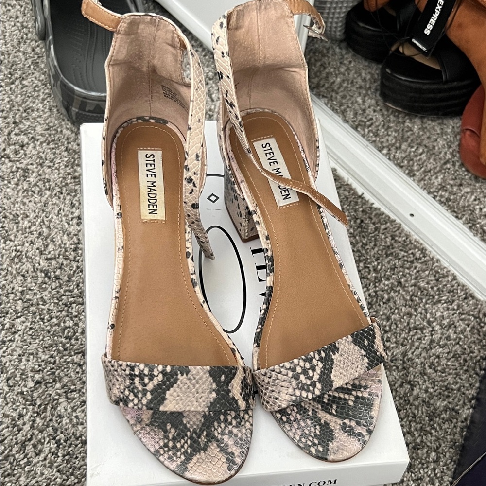 Steve Madden Black and Cream Snakeskin Heels